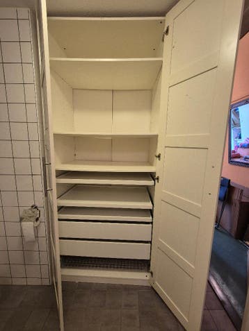 Gratis Pax kledingkast + lades