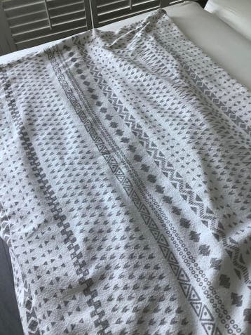 GRATIS: dekbedovertrek FLANEL 240x 220, wit/grijs motief