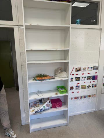 Gratis af te halen: Hoge Billy boekenkast (2.36m)