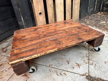 Palettafel op wielen - Gebruikt maar functioneel