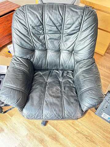Gratis leren draai fauteuil.