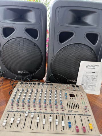 Luidsprekers set met power mengpaneel-de prijs is 200 euro!!