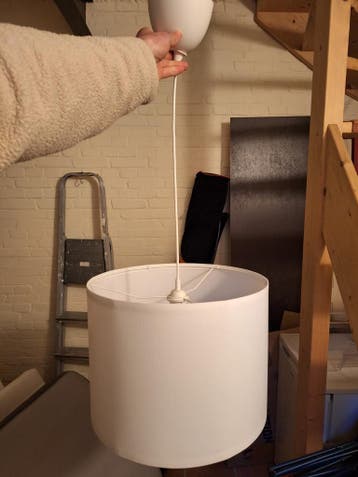 Witte hanglamp met stoffen kap