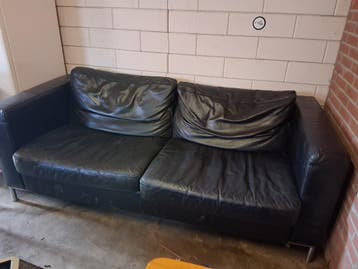 Gratis: Twee comfortabele banken (leer)