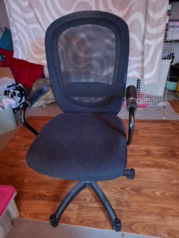Bureaustoel zwart, armleuning met plakband zoals je ziet