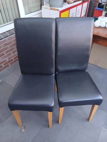 2 lederen stoelen. Gratis