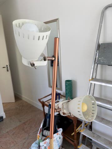Gratis staande lamp met 2 draaibare lichtpunten