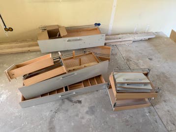 Gratis af te halen: diverse keukenkasten en lades