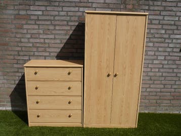 Gratis Ladekast en middel hoge kast met planken