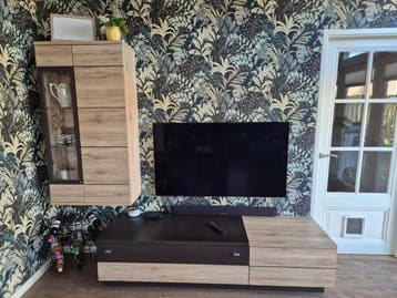 Gratis Robuuste TV-meubelserie – compleet, stevig