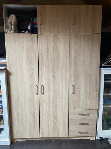 Gratis: kledingkast, opbergkast of stookhout