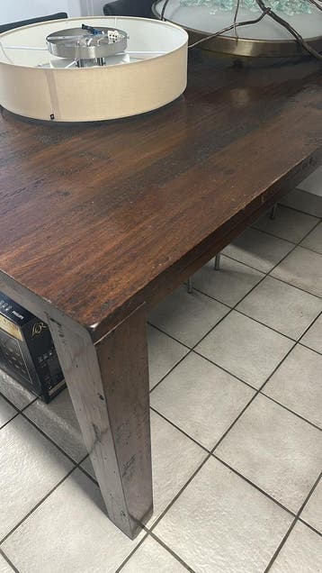 Massief eiken tafel + 4 leren stoelen