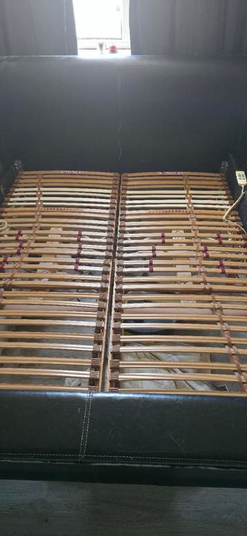 Elektrisch tweepersoonsbed met verstelbare lattenbodems