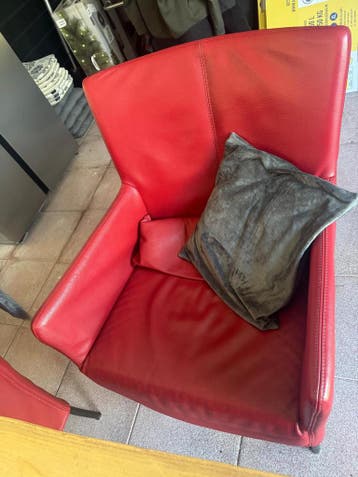 Stoelen en Meubels af te halen