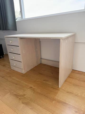 Bureau van hout