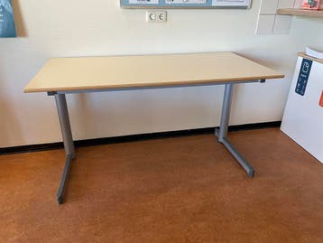Bureau, vergadertafel of kantinetafel