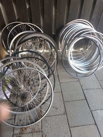 GRATIS AFHALEN  25 WIELEN EN 13 VELGEN