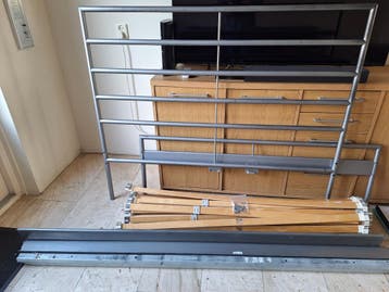 Metalen bedframe met lattenbodem - 140x200 cm