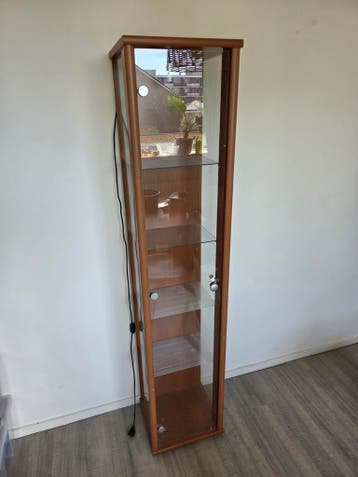 Vitrinekast 177cm hoog, 27cm breed - gratis ophalen