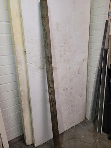 Houten paal 185 cm lang, diameter 8 cm