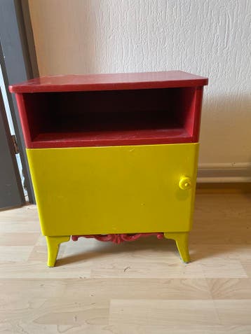 Nachtkastje rood met geel