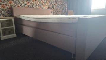 Gratis boxspring / tweepersoonsbed 160x220