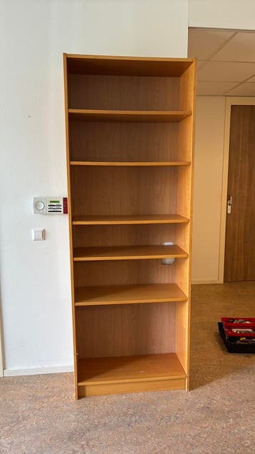 Boekenkast gratis af te halen