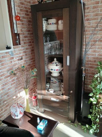 Dressoirs Plus Glazen kast hoge