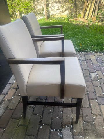 Gratis: Set van 2 Crèmekleurige Stoelen met Houten Frame
