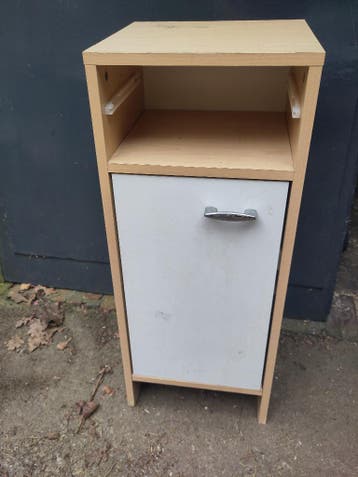 Gratis af te halen, badkamer kastje