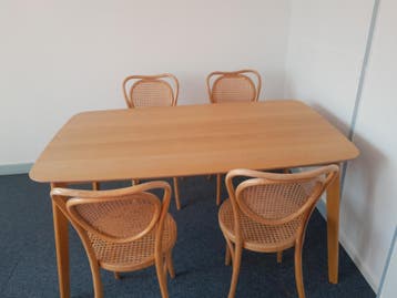 Tafel met 4 stoelen in Leiden