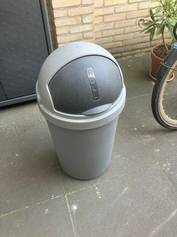 Grote Curver-prullenbak