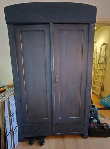 GRATIS: Houten kledingkast