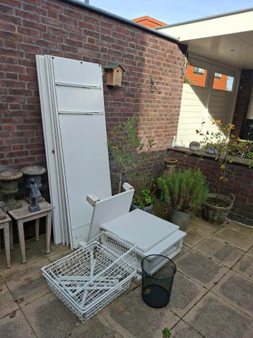 Gratis ophalen Kastonderdelen, planken, rekjes en prullenbak