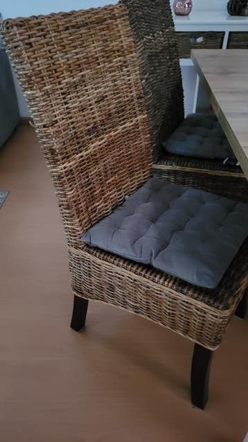 4 rieten stoelen . GRATIS AFHALEN.