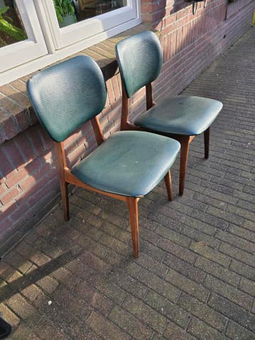 Twee eetkamer keuken stoelen  Louis van Teeffelen