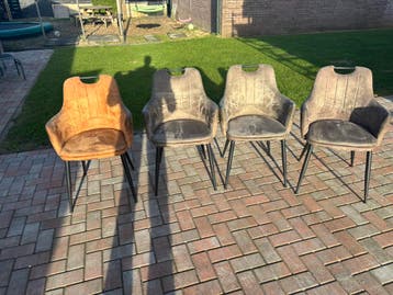 Eetkamer stoelen 4 stuks gratis