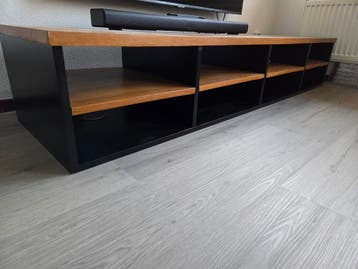 GRATIS Zwart TV-meubel met houten afwerking - 182x47x31.5cm