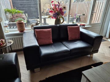 Zwart leren 2-zits en 2.5-zitsbanken