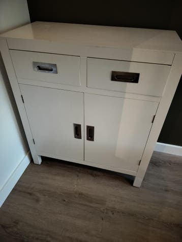 Kastje wit met deuren en lades