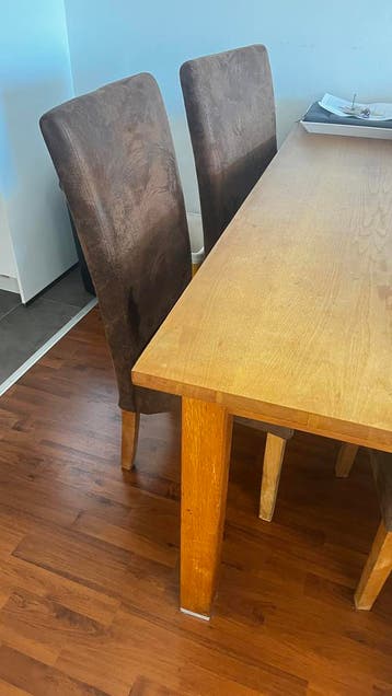 Gratis tafel met stoelen - gebruikt, maar nog goed