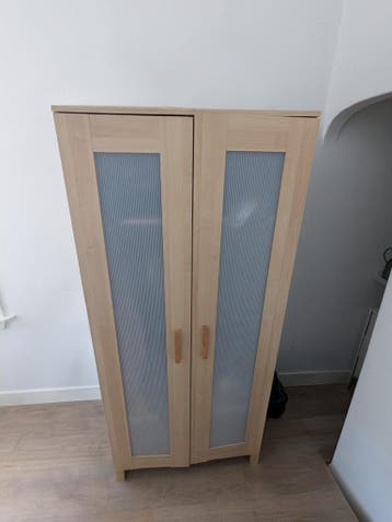 Ikea kledingkast met deuren en hangruimte