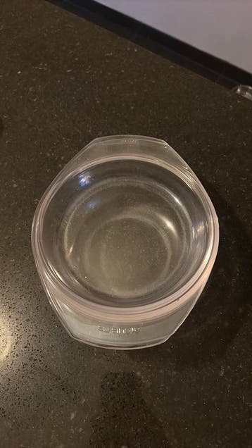 Glazen schaal met deksel