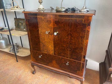 Houten kastje gratis (beschadigd)