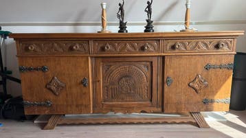 Dressoir met housnijwerk