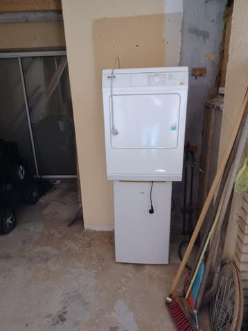 Gratis: Droger en Koelkast