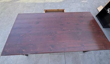Houten eettafel met lade