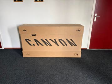 Gratis Canyon doos om fiets in te vervoeren.