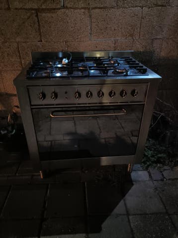 Indesit fornuis 90 cm, oven werkt niet