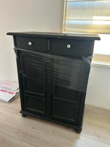 Buffetkast / Meidenkast / Kledingkast MOET SNEL WEG